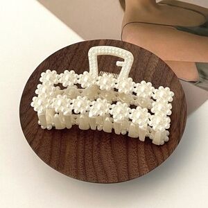 Elegant Faux Pearl Hair Clip